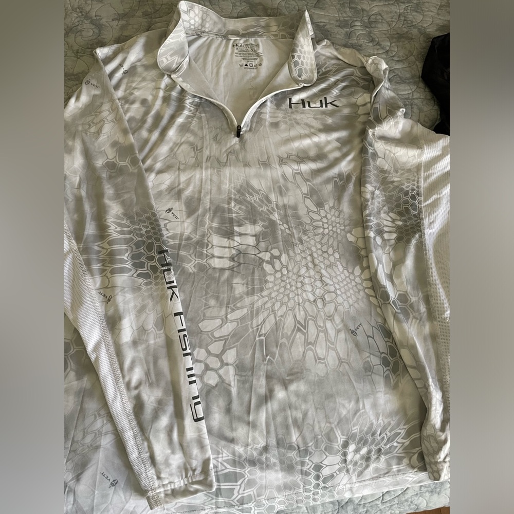 Men’s Huk Shirt with Zip Top